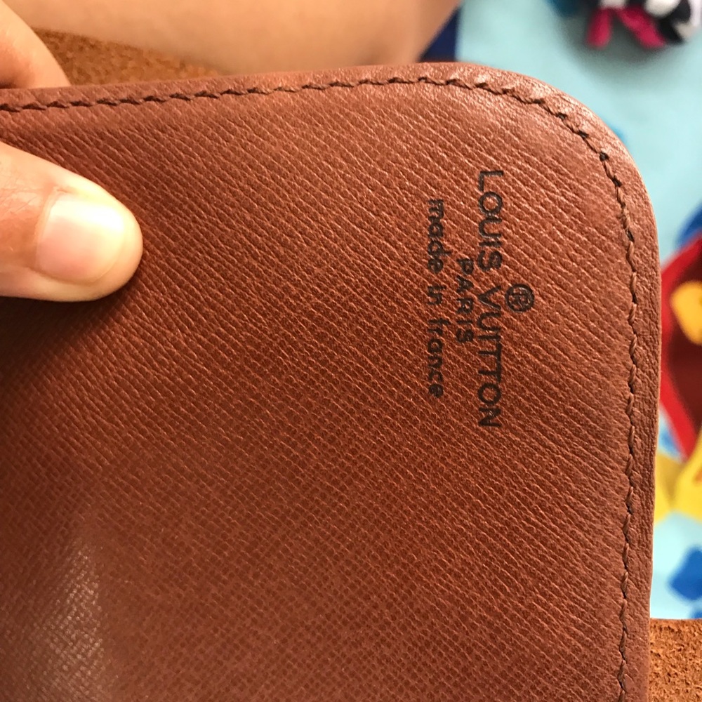 Authentic Louis Vuitton - Picture 4 of 8